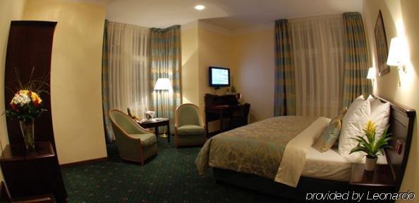 Ea Downtown Hotell