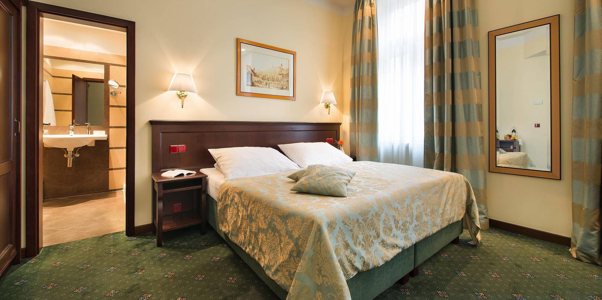 Hotell Ea Downtown 4*