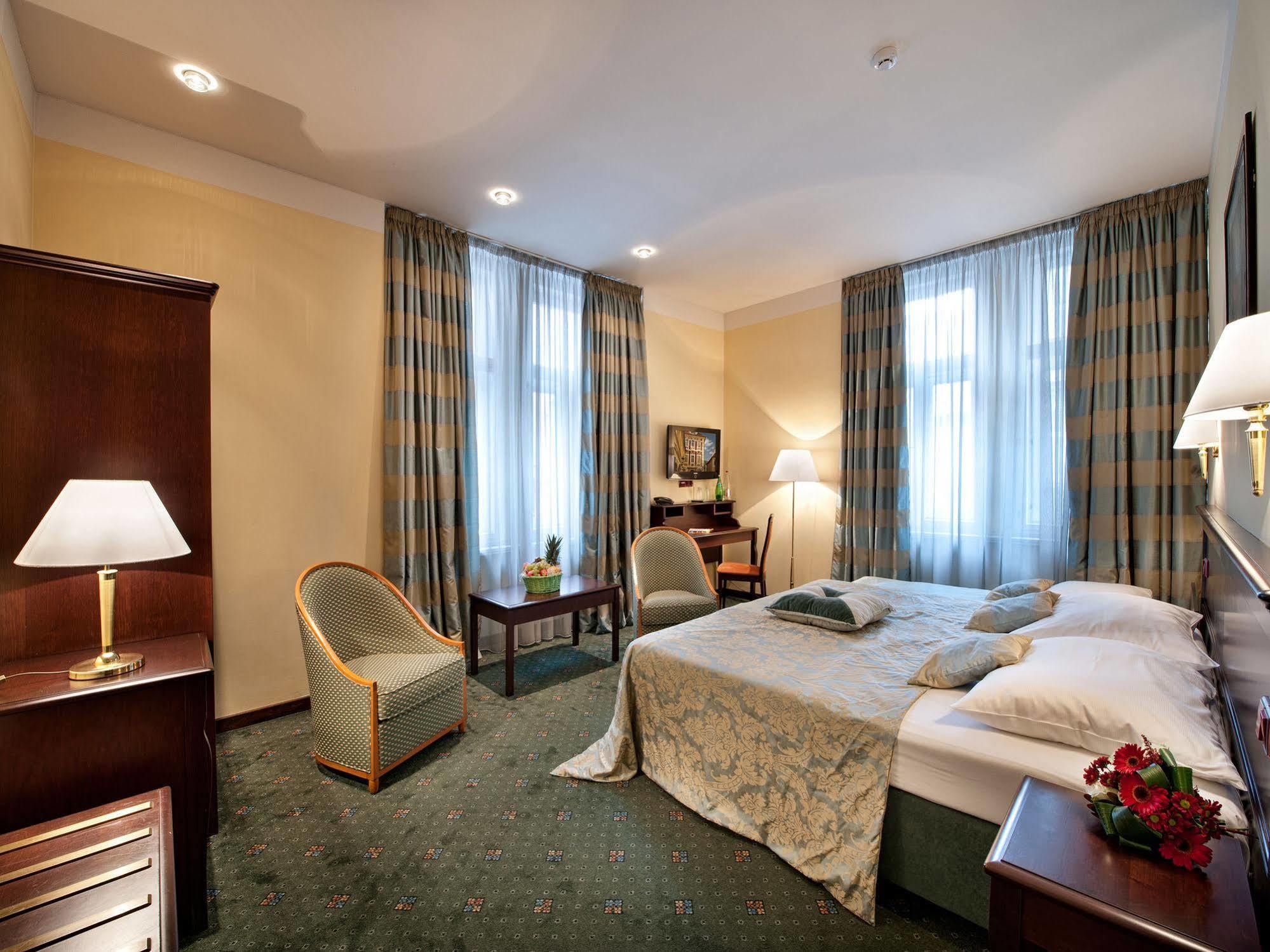Hotell Ea Downtown 4*