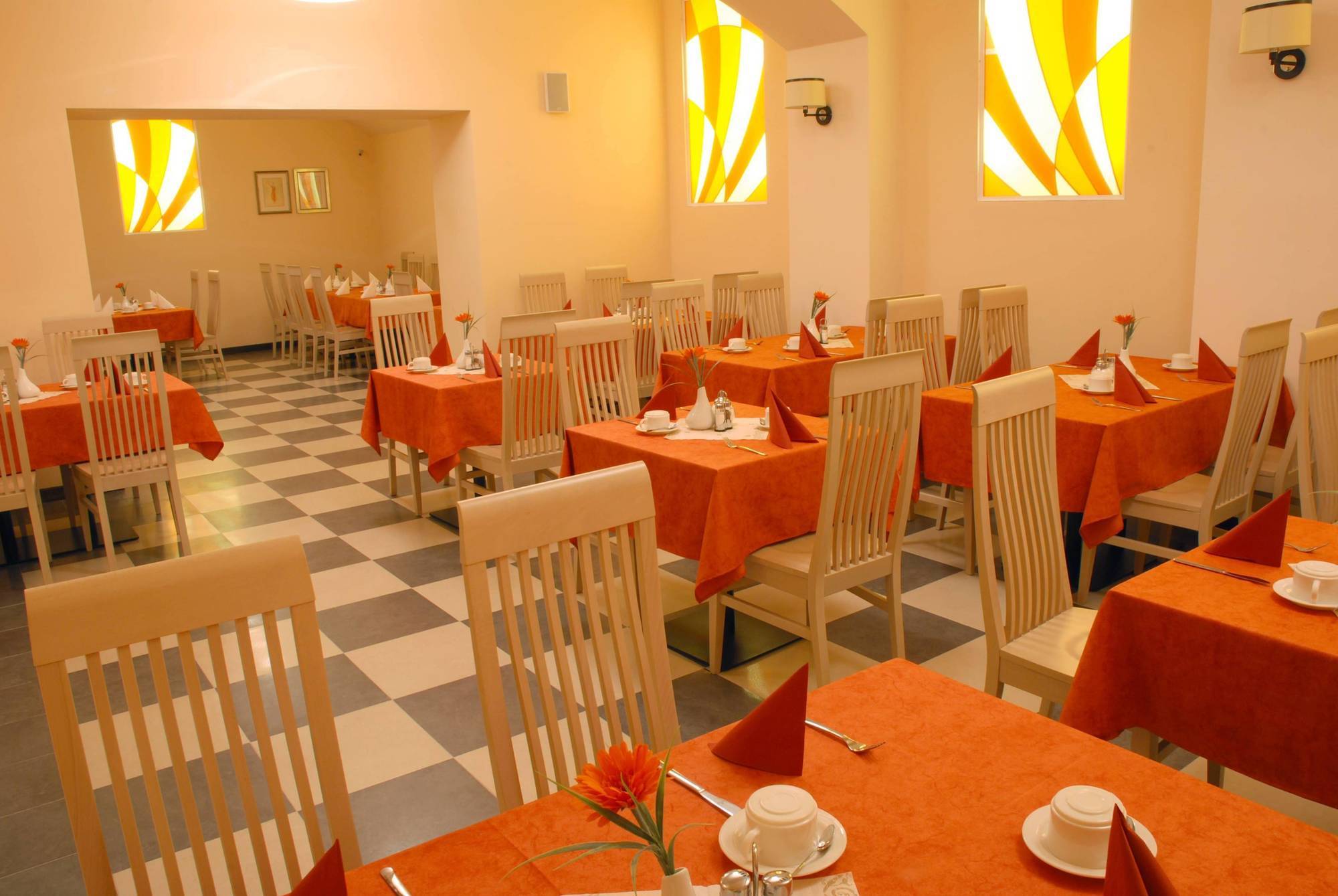 Hotell Ea Downtown 4*